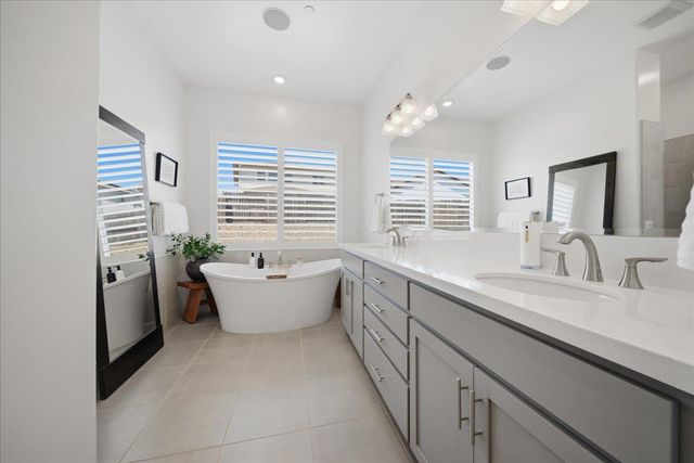 1222 Buck Ridge Dr, Rocklin, CA 95765