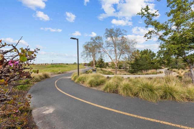 1222 Buck Ridge Dr, Rocklin, CA 95765