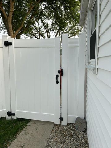 4454 S 1st STREET, Milwaukee, WI 53207
