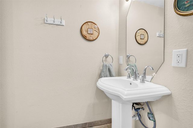 345 Sunset Shadows Boulevard, Livingston, TX 77351