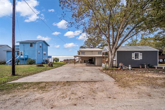 345 Sunset Shadows Boulevard, Livingston, TX 77351