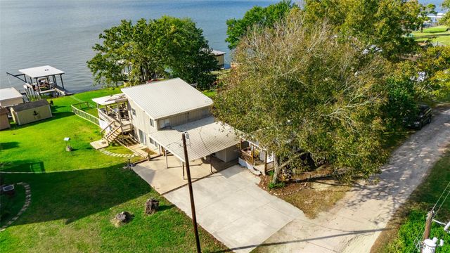 345 Sunset Shadows Boulevard, Livingston, TX 77351