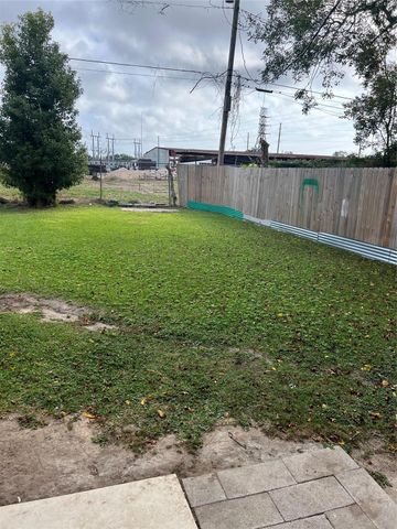 1303 Red Bud Ln Lane, La Marque, TX 77568