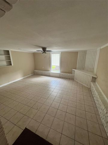 1303 Red Bud Ln Lane, La Marque, TX 77568