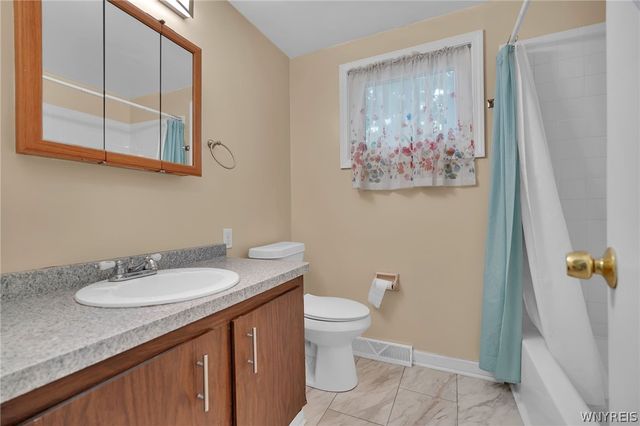 590 Potters Road, West Seneca, NY 14224