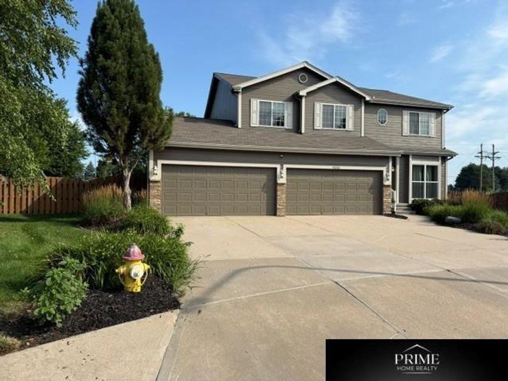 5126 N 161 Avenue Circle, Omaha, NE 68116