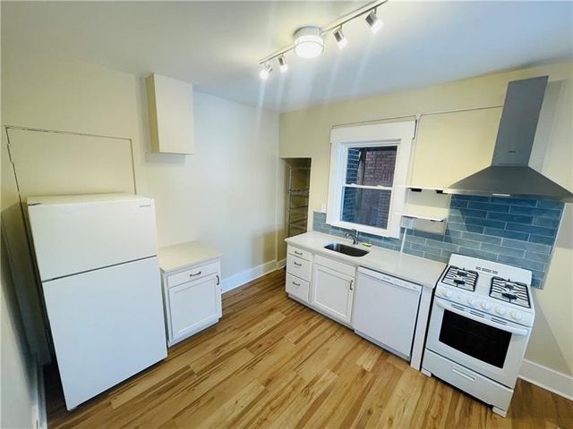 5835 Douglas St 1, Squirrel Hill, PA 15217