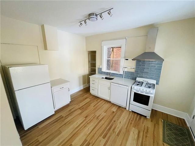 5835 Douglas St 1, Squirrel Hill, PA 15217