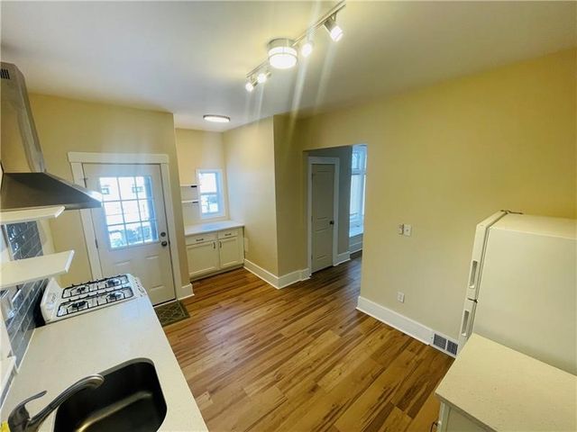 5835 Douglas St 1, Squirrel Hill, PA 15217