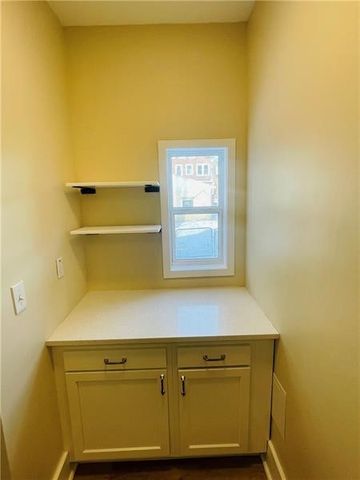 5835 Douglas St 1, Squirrel Hill, PA 15217