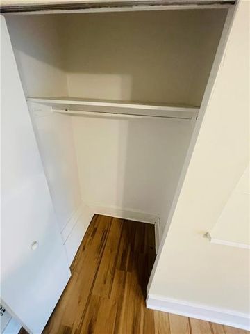 5835 Douglas St 1, Squirrel Hill, PA 15217