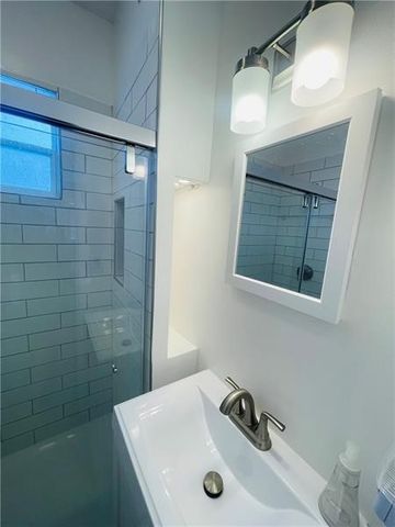 5835 Douglas St 1, Squirrel Hill, PA 15217