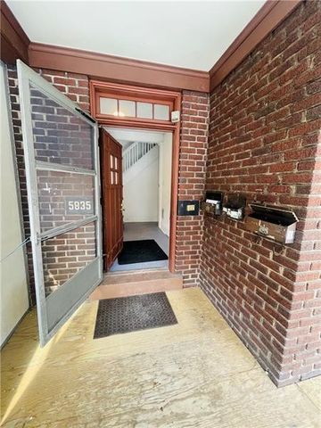 5835 Douglas St 1, Squirrel Hill, PA 15217