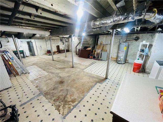 5835 Douglas St 1, Squirrel Hill, PA 15217