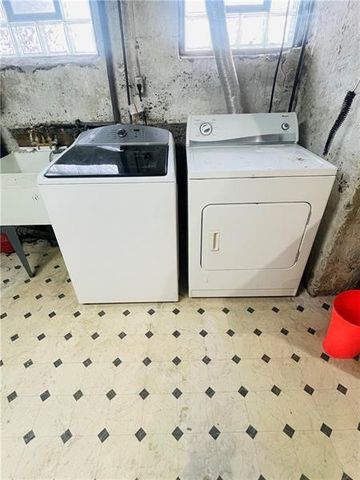 5835 Douglas St 1, Squirrel Hill, PA 15217