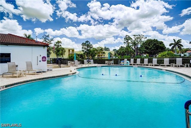 1078 Forest Lakes DR 3A, Naples, FL 34105