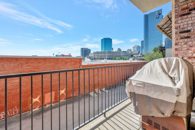 614 E 1st Street, Fort Worth, TX 76102