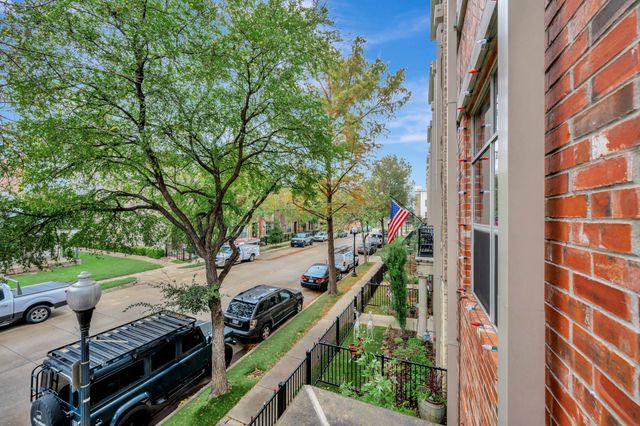 614 E 1st Street, Fort Worth, TX 76102