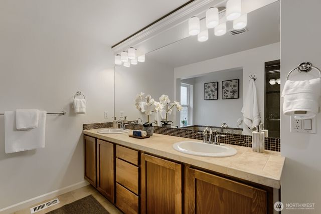23257 SE 34th Place, Sammamish, WA 98075
