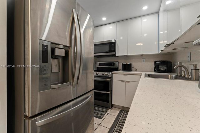 606 W 81st St 302, Hialeah, FL 33014