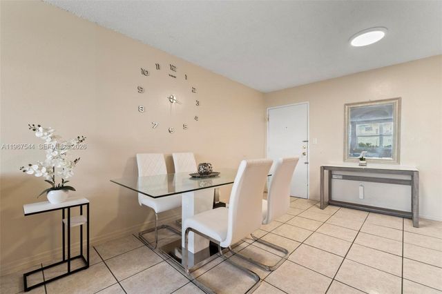 606 W 81st St 302, Hialeah, FL 33014