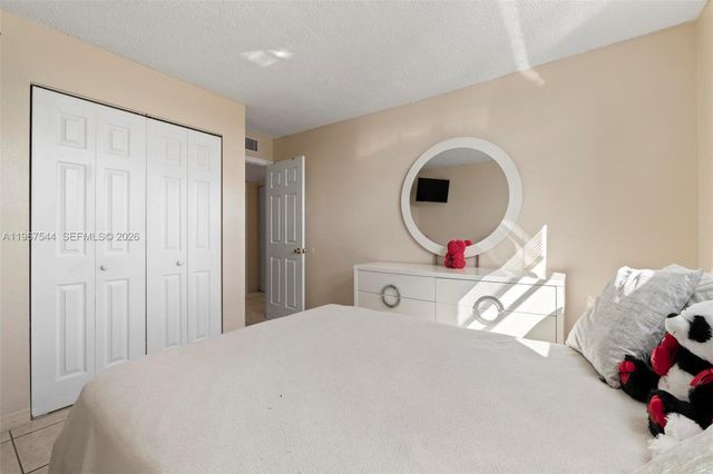 606 W 81st St 302, Hialeah, FL 33014