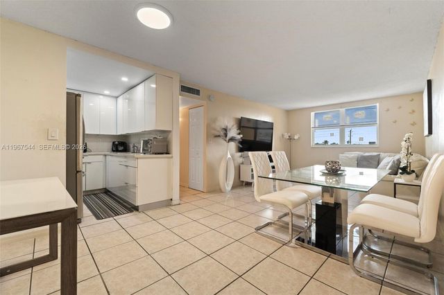 606 W 81st St 302, Hialeah, FL 33014