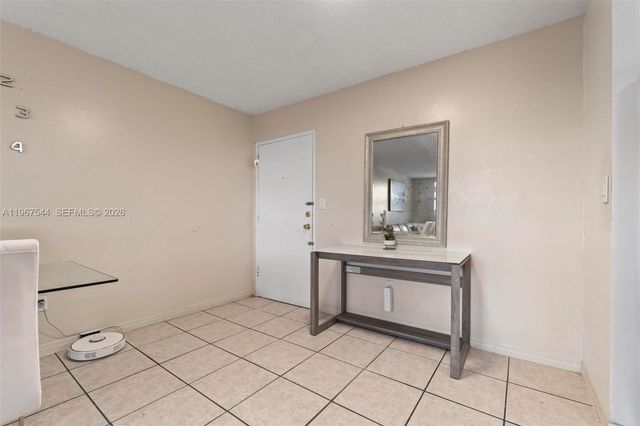 606 W 81st St 302, Hialeah, FL 33014
