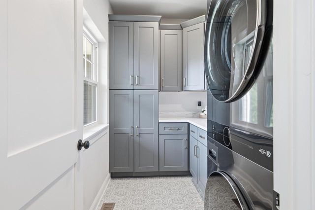 N52W30587 Moraine DRIVE, Hartland, WI 53029