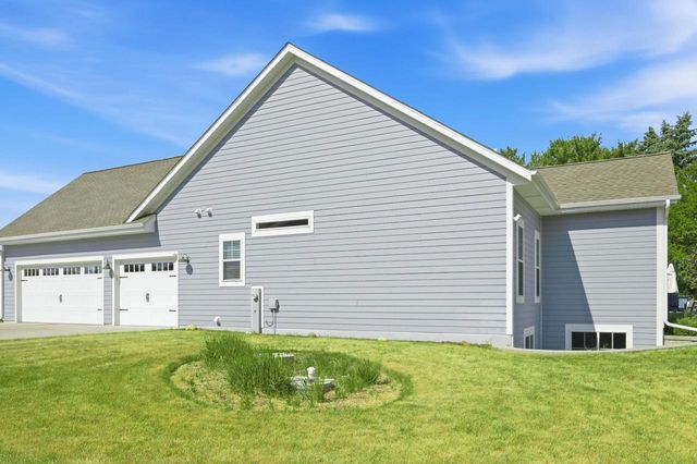 N52W30587 Moraine DRIVE, Hartland, WI 53029
