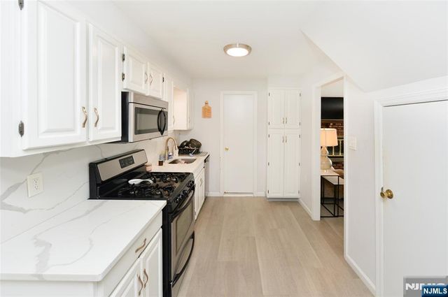122 Strysko Avenue, Mahwah, NJ 07430