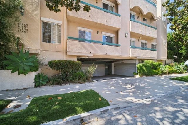 10659 Bloomfield Street, Toluca Lake, CA 91602