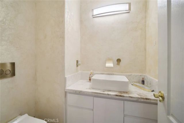 10659 Bloomfield Street, Toluca Lake, CA 91602