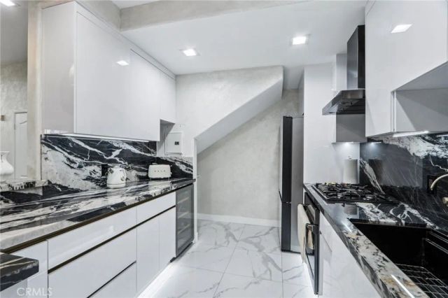 10659 Bloomfield Street, Toluca Lake, CA 91602