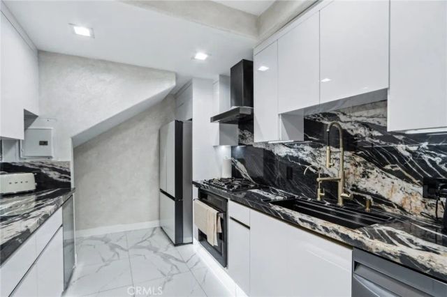 10659 Bloomfield Street, Toluca Lake, CA 91602