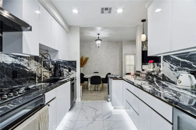 10659 Bloomfield Street, Toluca Lake, CA 91602