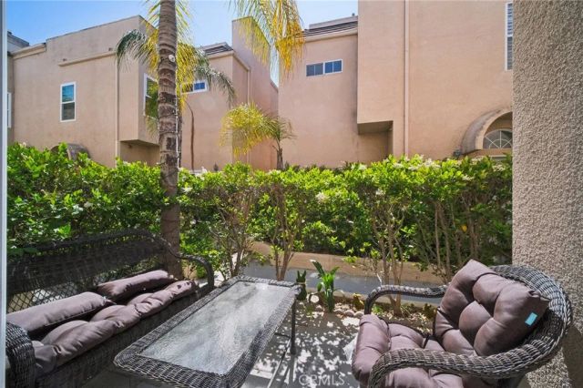 10659 Bloomfield Street, Toluca Lake, CA 91602