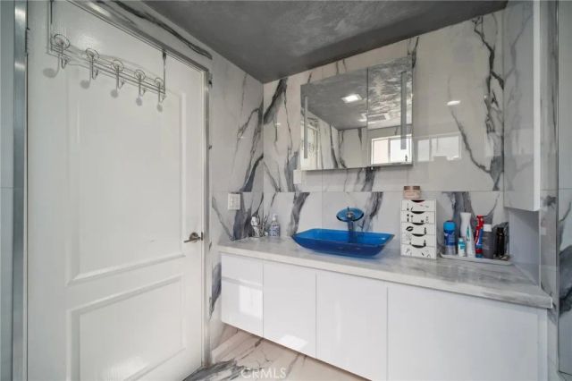 10659 Bloomfield Street, Toluca Lake, CA 91602