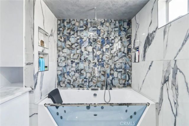 10659 Bloomfield Street, Toluca Lake, CA 91602