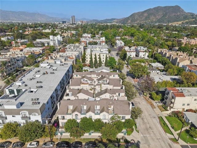 10659 Bloomfield Street, Toluca Lake, CA 91602