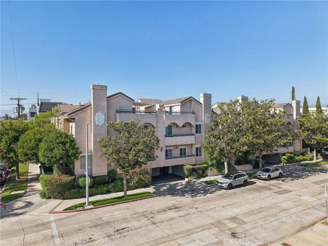 10659 Bloomfield Street, Toluca Lake, CA 91602