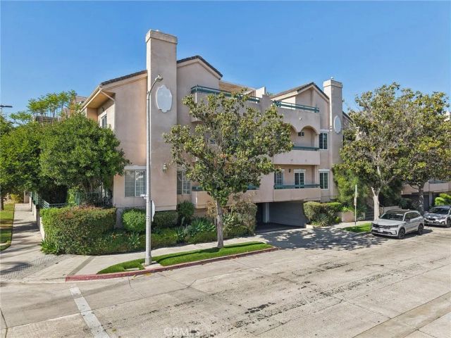 10659 Bloomfield Street, Toluca Lake, CA 91602