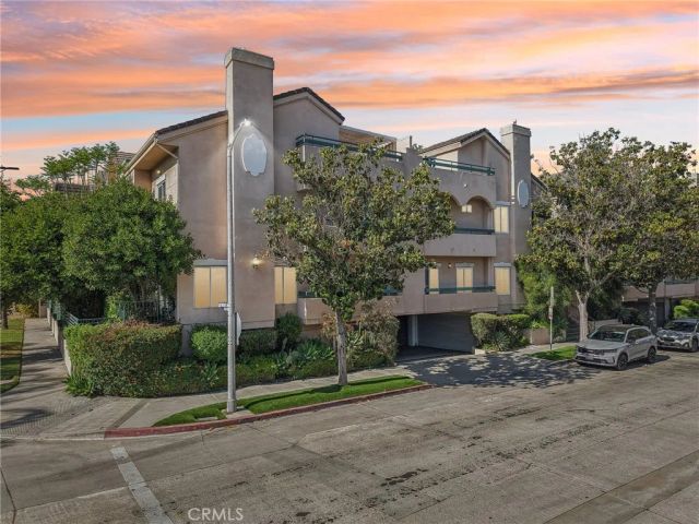 10659 Bloomfield Street, Toluca Lake, CA 91602