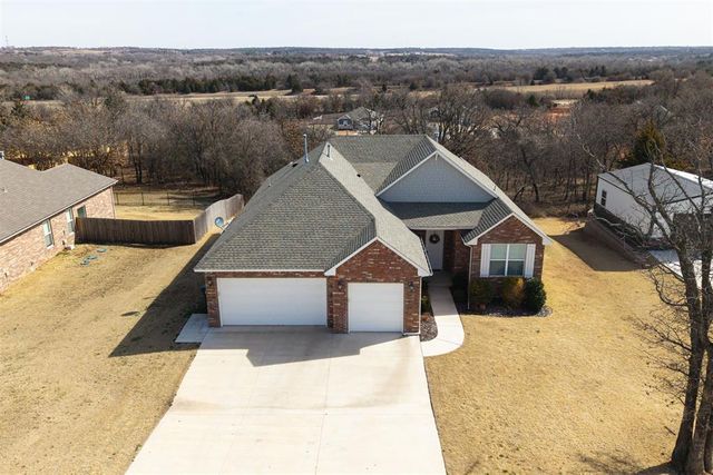 8930 Tall Oaks Drive, Guthrie, OK 73044