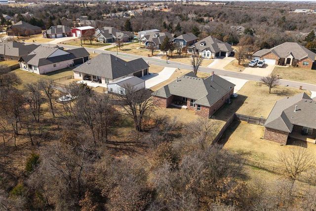 8930 Tall Oaks Drive, Guthrie, OK 73044