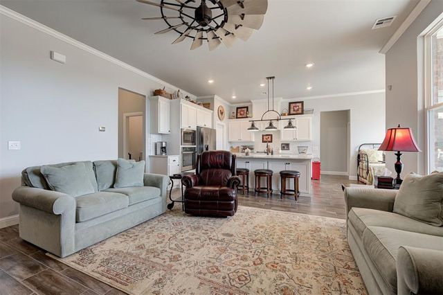 8930 Tall Oaks Drive, Guthrie, OK 73044