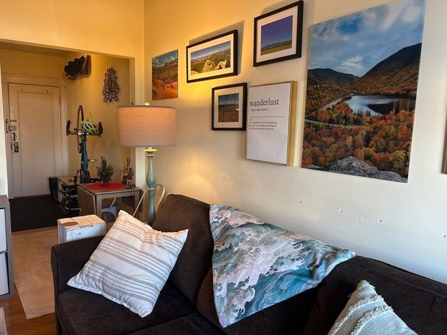 2039 Commonwealth Ave 8, Boston, MA 02135