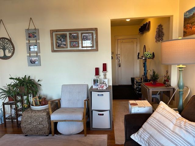 2039 Commonwealth Ave 8, Boston, MA 02135