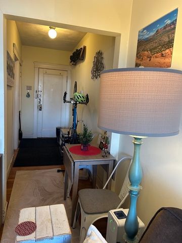 2039 Commonwealth Ave 8, Boston, MA 02135