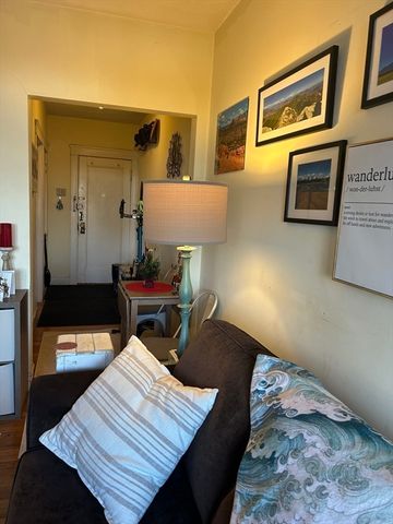 2039 Commonwealth Ave 8, Boston, MA 02135